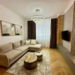 Kristal Lux ياهورينا