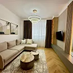 Kristal Lux アパート