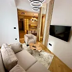 Kristal Lux アパート