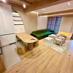 Kristal Lux アパート