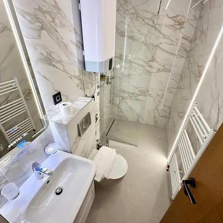 アパート Kristal Lux ヤホリナ