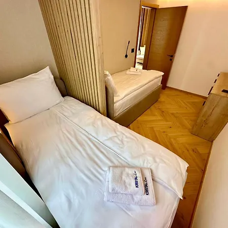 Kristal Lux アパート