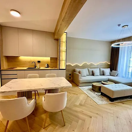 Kristal Lux アパート