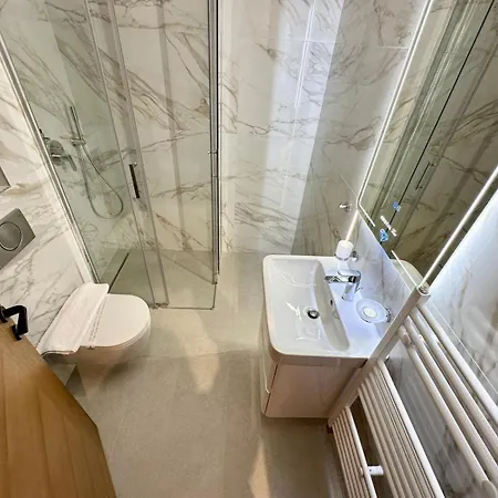 Kristal Lux アパート