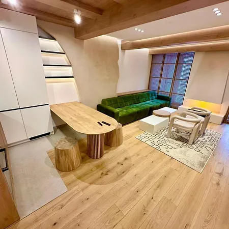 Kristal Lux アパート